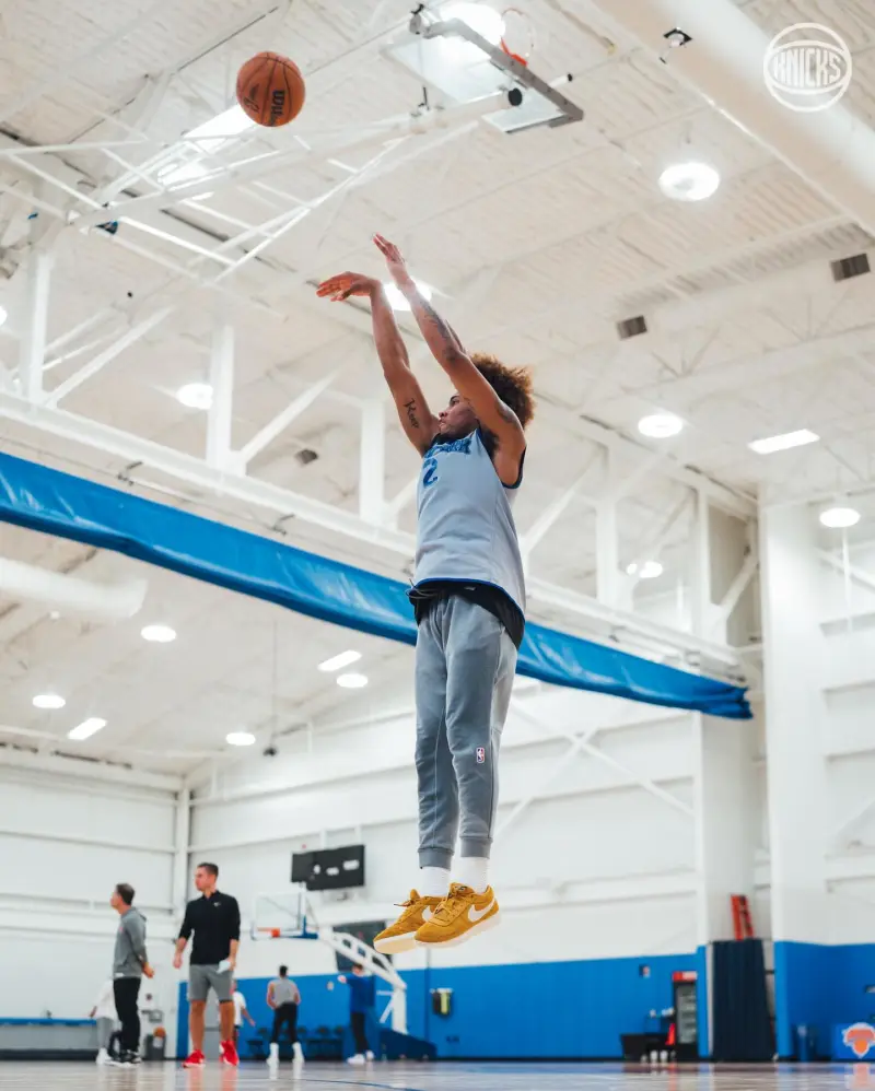 新主帅新气象！尼克斯官方：训练营第二天落幕，明天继续