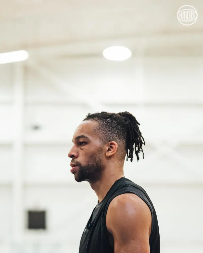 新主帅新气象！尼克斯官方：训练营第二天落幕，明天继续