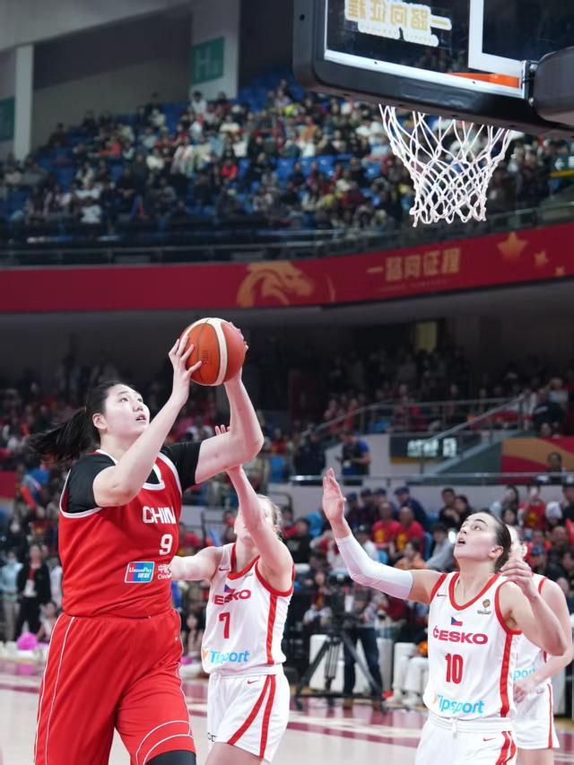 多多28-中国女篮热身赛喜忧参半 双塔回归仍握晋级主动